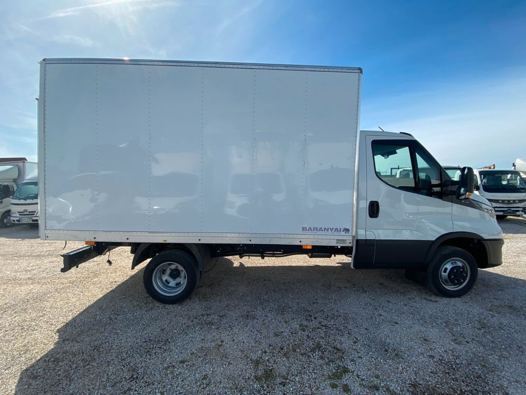 Iveco Daily Koffer mit LBW SOFORT Euro6E Iveco Daily Koffer mit LBW SOFORT Euro6E - Varebil med skap: bilde 2 Iveco Daily Koffer mit LBW SOFORT Euro6E Iveco Daily Koffer mit LBW SOFORT Euro6E - Varebil med skap: bilde 2