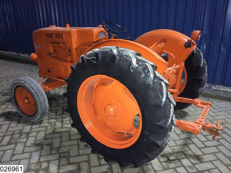 Fiat R25 2WD - Traktor: bilde 3 Fiat R25 2WD - Traktor: bilde 3