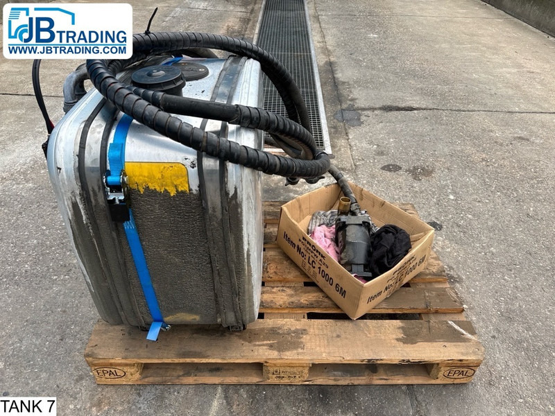 HYVA Tank, pump, hoses, control valve - Hydraulisk tank: bilde 1 HYVA Tank, pump, hoses, control valve - Hydraulisk tank: bilde 1