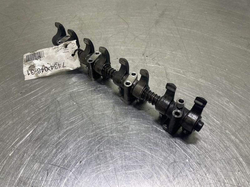 Ahlmann AS900-Cummins B3.3T-Rocker arm assembly - Motor for Bygg og anlegg: bilde 2 Ahlmann AS900-Cummins B3.3T-Rocker arm assembly - Motor for Bygg og anlegg: bilde 2