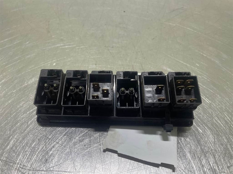 Ahlmann AZ6 - Switch/Schalter/Schakelaars - Elektrisk system for Bygg og anlegg: bilde 4 Ahlmann AZ6 - Switch/Schalter/Schakelaars - Elektrisk system for Bygg og anlegg: bilde 4