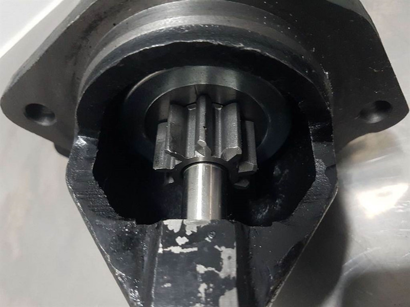 Deutz 1012/1013-24V 9T 4,0KW-Starter/Anlasser/Startmotor - Motor for Bygg og anlegg: bilde 4 Deutz 1012/1013-24V 9T 4,0KW-Starter/Anlasser/Startmotor - Motor for Bygg og anlegg: bilde 4