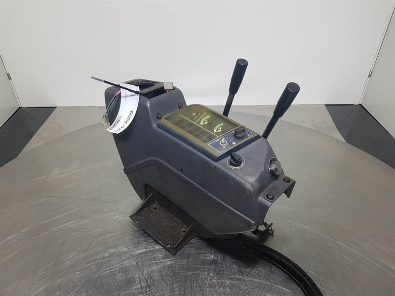 Komatsu PW 75/95 (FAI) - Dashboard/Console/Konsole - Førerhus og interiør for Bygg og anlegg: bilde 1 Komatsu PW 75/95 (FAI) - Dashboard/Console/Konsole - Førerhus og interiør for Bygg og anlegg: bilde 1