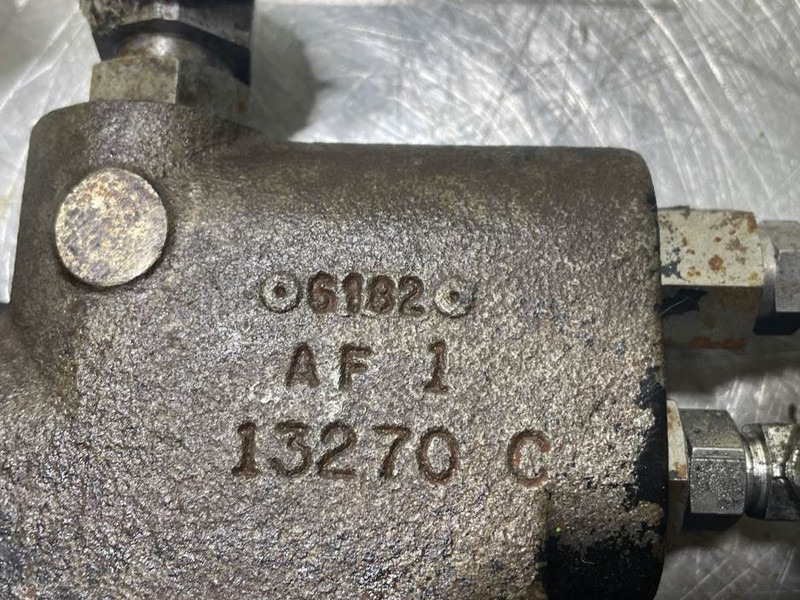 New Holland W110C - Priority valve/Prioritaetsventil - Hydraulikk for Bygg og anlegg: bilde 5 New Holland W110C - Priority valve/Prioritaetsventil - Hydraulikk for Bygg og anlegg: bilde 5