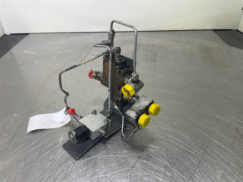 New Holland W110C - Priority valve/Prioritaetsventil - Hydraulikk for Bygg og anlegg: bilde 2 New Holland W110C - Priority valve/Prioritaetsventil - Hydraulikk for Bygg og anlegg: bilde 2