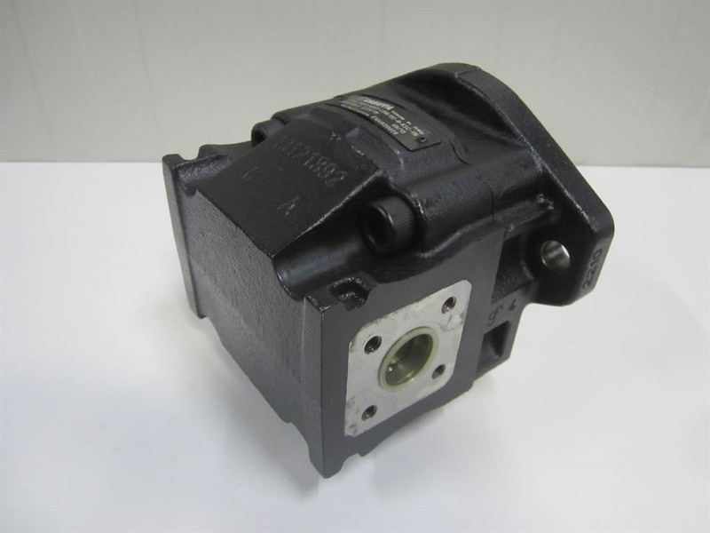 Yanmar V100 - 5100620029 - Gearpump/Zahnradpumpe - Hydraulikk: bilde 2 Yanmar V100 - 5100620029 - Gearpump/Zahnradpumpe - Hydraulikk: bilde 2
