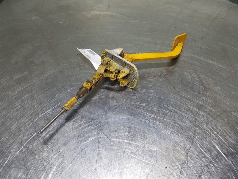 Zettelmeyer ZL1001 - Brake pedal - Førerhus og interiør for Bygg og anlegg: bilde 2 Zettelmeyer ZL1001 - Brake pedal - Førerhus og interiør for Bygg og anlegg: bilde 2