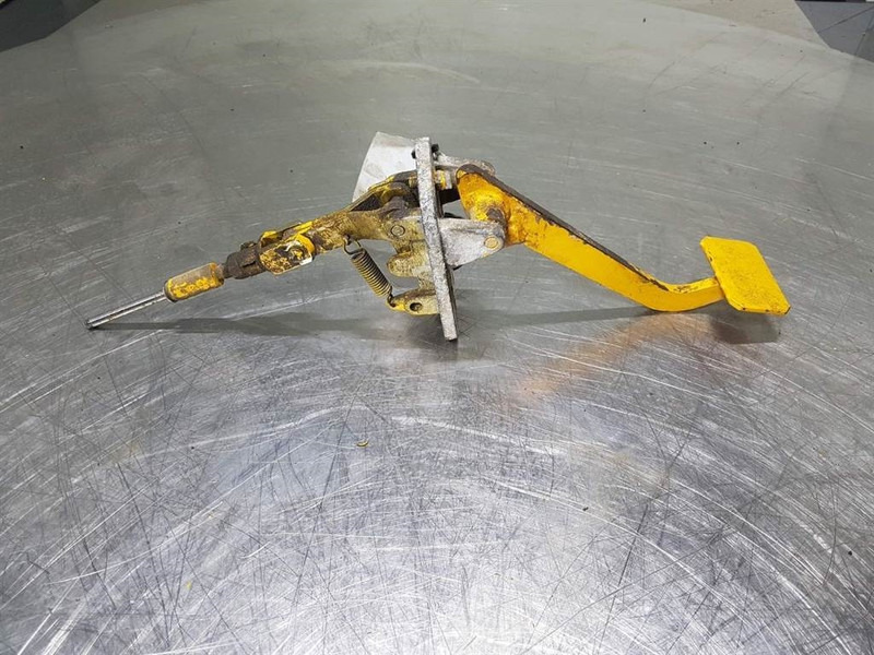 Zettelmeyer ZL1001 - Brake pedal - Førerhus og interiør for Bygg og anlegg: bilde 3 Zettelmeyer ZL1001 - Brake pedal - Førerhus og interiør for Bygg og anlegg: bilde 3