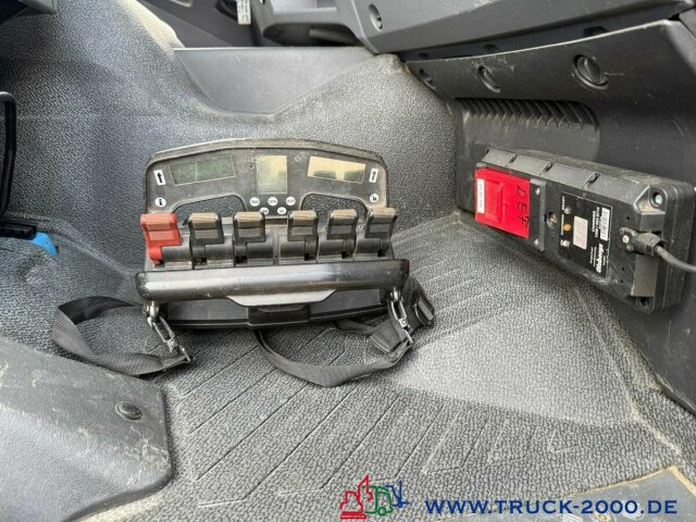 Mercedes-Benz Axor 1833 Hiab 122 ES-3 10m=1,2t. faltbar remote - Planbil, Kranbil: bilde 5 Mercedes-Benz Axor 1833 Hiab 122 ES-3 10m=1,2t. faltbar remote - Planbil, Kranbil: bilde 5