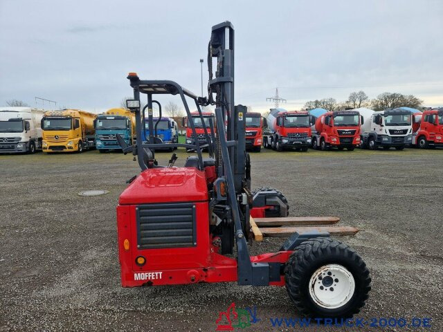 Moffett Mitnahmestapler 4 Wege Allrad NX Typ M 4 25.4 - Medbringertruck: bilde 1 Moffett Mitnahmestapler 4 Wege Allrad NX Typ M 4 25.4 - Medbringertruck: bilde 1