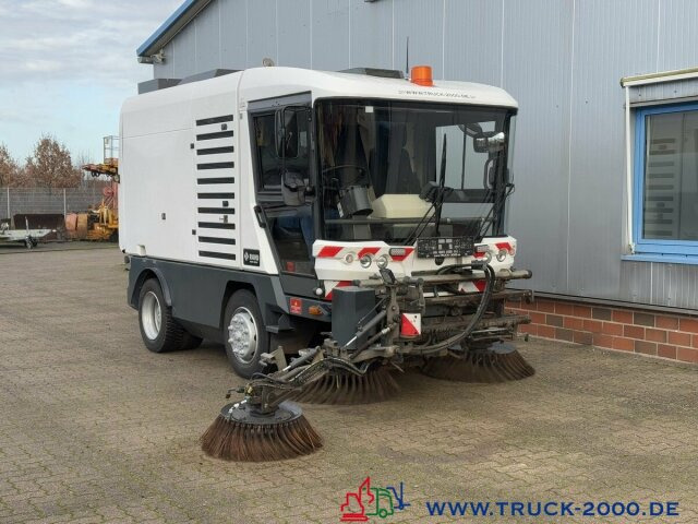 Ravo 540 3 Besensystem Sweeper + Sprühen 50 Km/h - Feiebil: bilde 2 Ravo 540 3 Besensystem Sweeper + Sprühen 50 Km/h - Feiebil: bilde 2