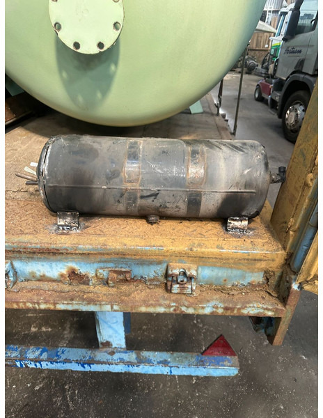 FULL TRAILER LOADED WITH LPG TANKS - Gardintrailer: bilde 2 FULL TRAILER LOADED WITH LPG TANKS - Gardintrailer: bilde 2