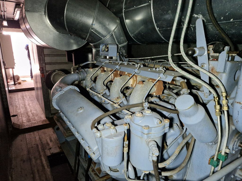 Hanomag HENSCHEL 8V1516AC - Elektrisk generator: bilde 3 Hanomag HENSCHEL 8V1516AC - Elektrisk generator: bilde 3