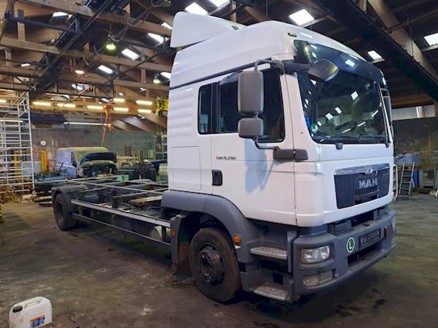 MAN TGM 15.290 4X2 LL - Container-transport/ Vekselflak lastebil: bilde 4 MAN TGM 15.290 4X2 LL - Container-transport/ Vekselflak lastebil: bilde 4