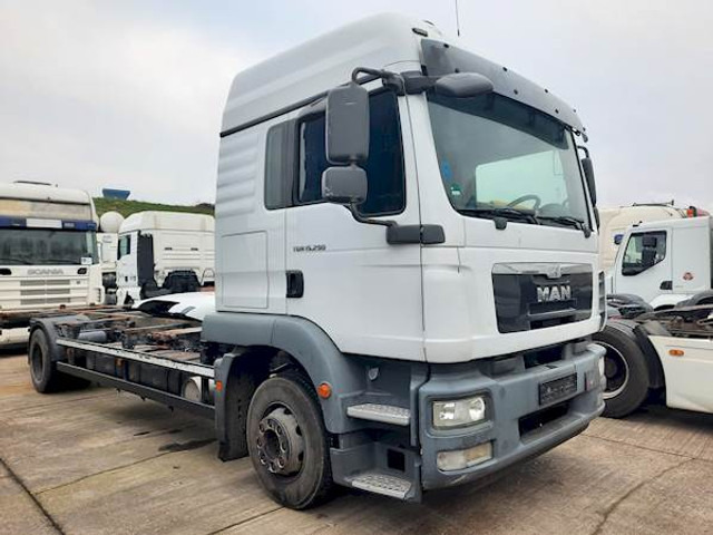 MAN TGM 15.290 4X2 LL - Container-transport/ Vekselflak lastebil: bilde 2 MAN TGM 15.290 4X2 LL - Container-transport/ Vekselflak lastebil: bilde 2