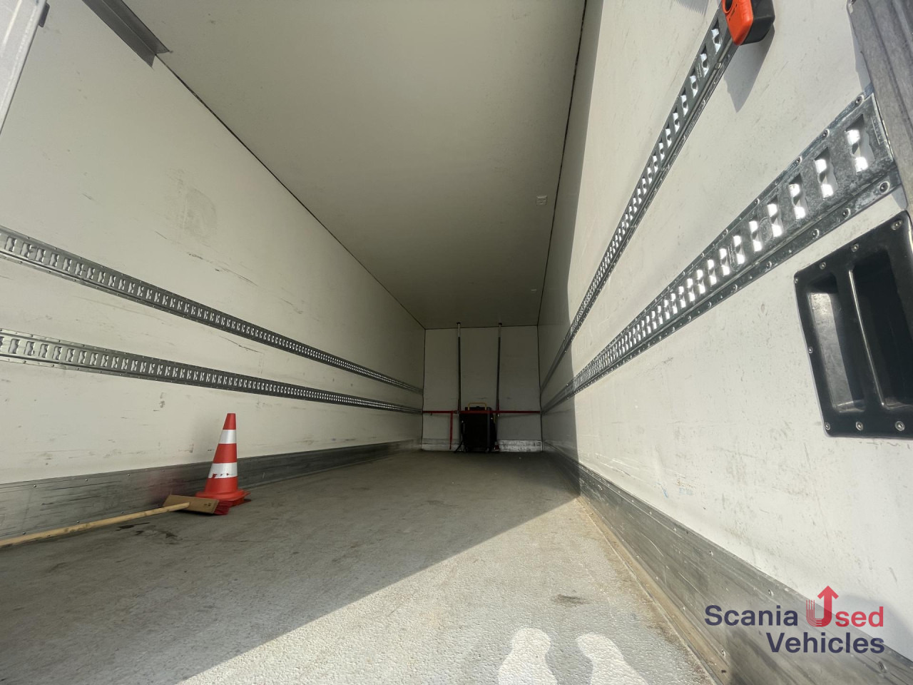 SCANIA 25P BEV B4x2NA ELECTRIC TAIL LIFT 2.5T 760X250X264 - Skapbil, Elektrisk lastebil: bilde 2 SCANIA 25P BEV B4x2NA ELECTRIC TAIL LIFT 2.5T 760X250X264 - Skapbil, Elektrisk lastebil: bilde 2