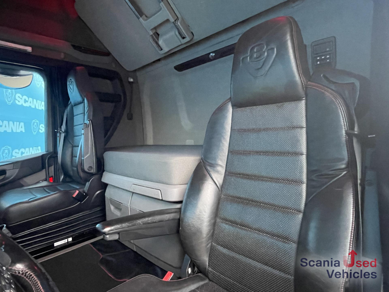 SCANIA R 650 B6x4NB RETARDER V8 WOOD KESLA 2112T CRANE - Tømmerbil, Kranbil: bilde 4 SCANIA R 650 B6x4NB RETARDER V8 WOOD KESLA 2112T CRANE - Tømmerbil, Kranbil: bilde 4