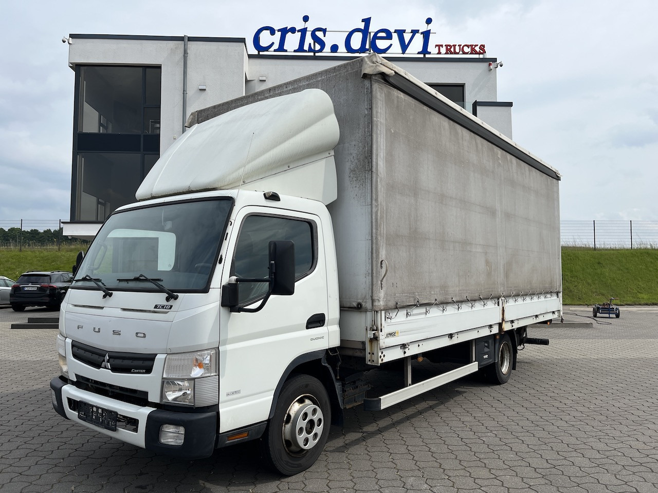 FUSO Canter 7C18 4x2 Ladebordwand Getriebeschaden - Varebil med kapell: bilde 1 FUSO Canter 7C18 4x2 Ladebordwand Getriebeschaden - Varebil med kapell: bilde 1
