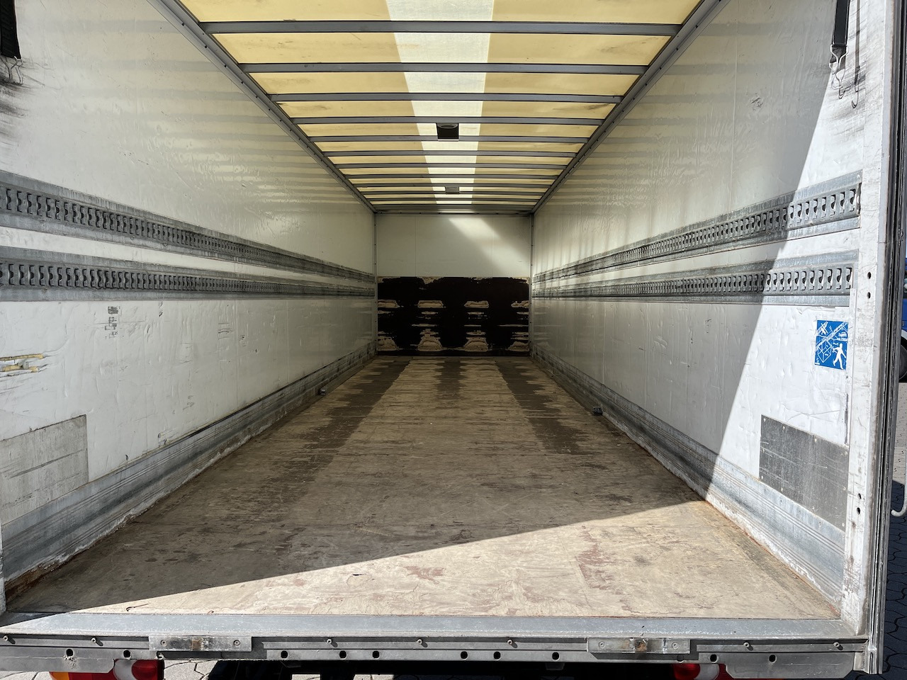 Iveco 120E25 Eurocargo 4x2 Koffer | Ladebordwand - Skapbil: bilde 3 Iveco 120E25 Eurocargo 4x2 Koffer | Ladebordwand - Skapbil: bilde 3