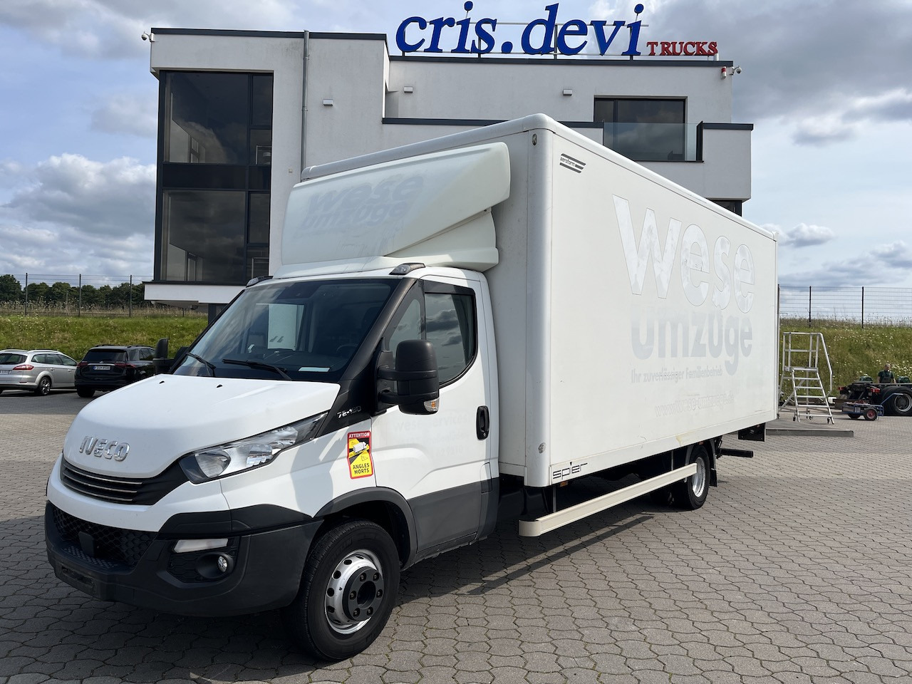 Iveco 70C18 Daily Koffer mit Ladebordwand - Varebil med skap: bilde 1 Iveco 70C18 Daily Koffer mit Ladebordwand - Varebil med skap: bilde 1