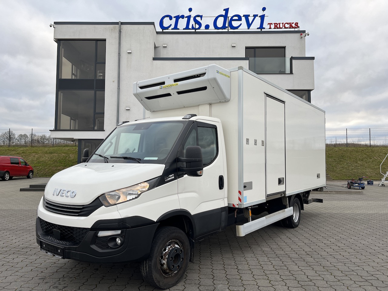 Iveco 70C18 Daily Tiefkühlkoffer mit Ladebordwand - Kjølebil: bilde 1 Iveco 70C18 Daily Tiefkühlkoffer mit Ladebordwand - Kjølebil: bilde 1