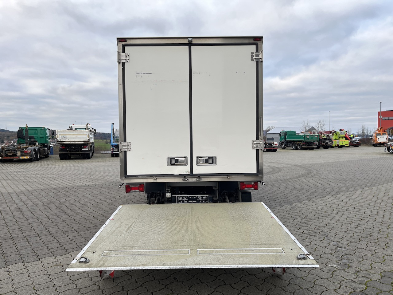 Iveco 70C18 Daily Tiefkühlkoffer mit Ladebordwand - Kjølebil: bilde 3 Iveco 70C18 Daily Tiefkühlkoffer mit Ladebordwand - Kjølebil: bilde 3