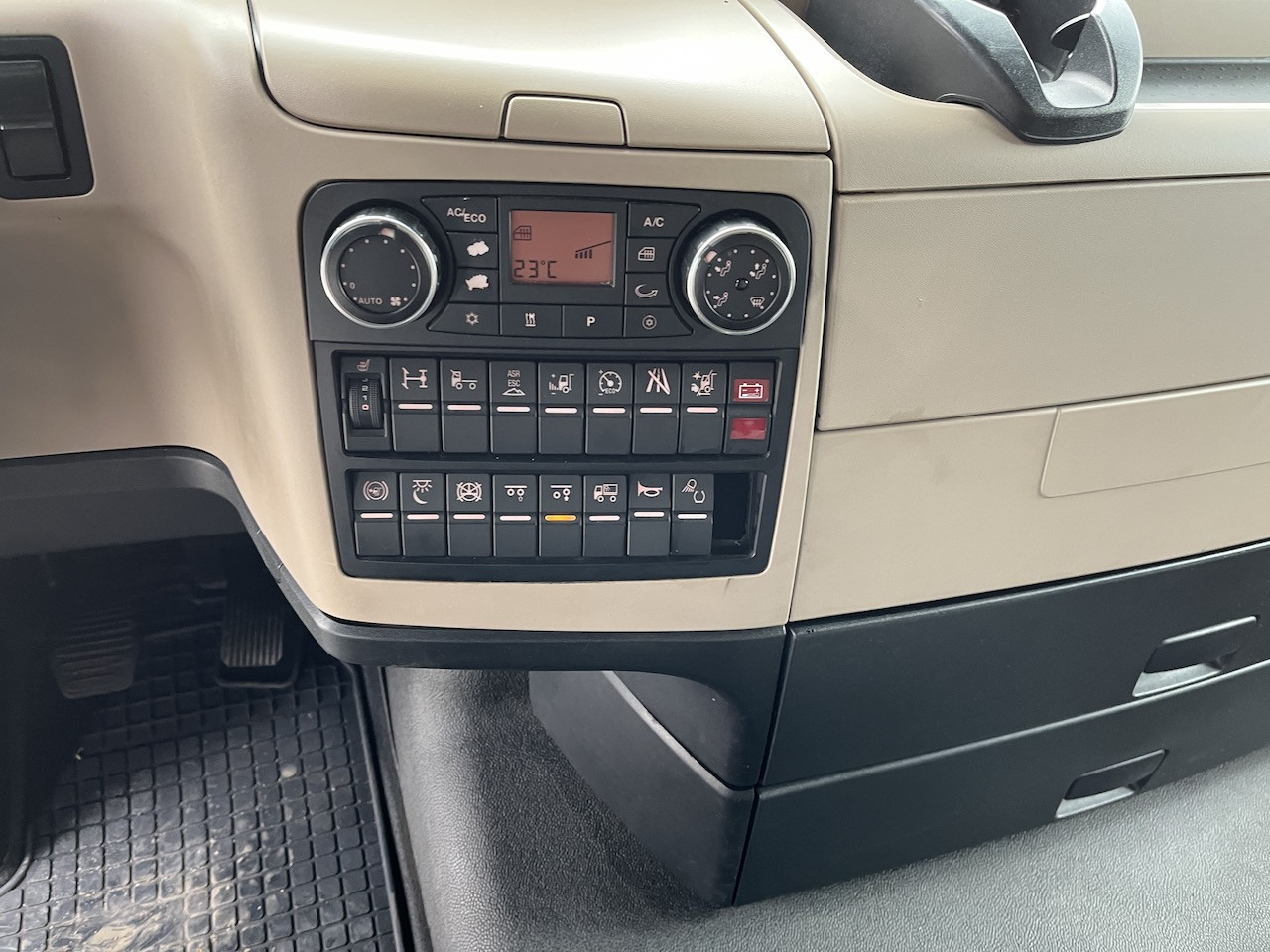 MAN TGX 26.500 6x2 Fahrgestell Lenk-Liftachse AHK - Lastebil: bilde 2 MAN TGX 26.500 6x2 Fahrgestell Lenk-Liftachse AHK - Lastebil: bilde 2