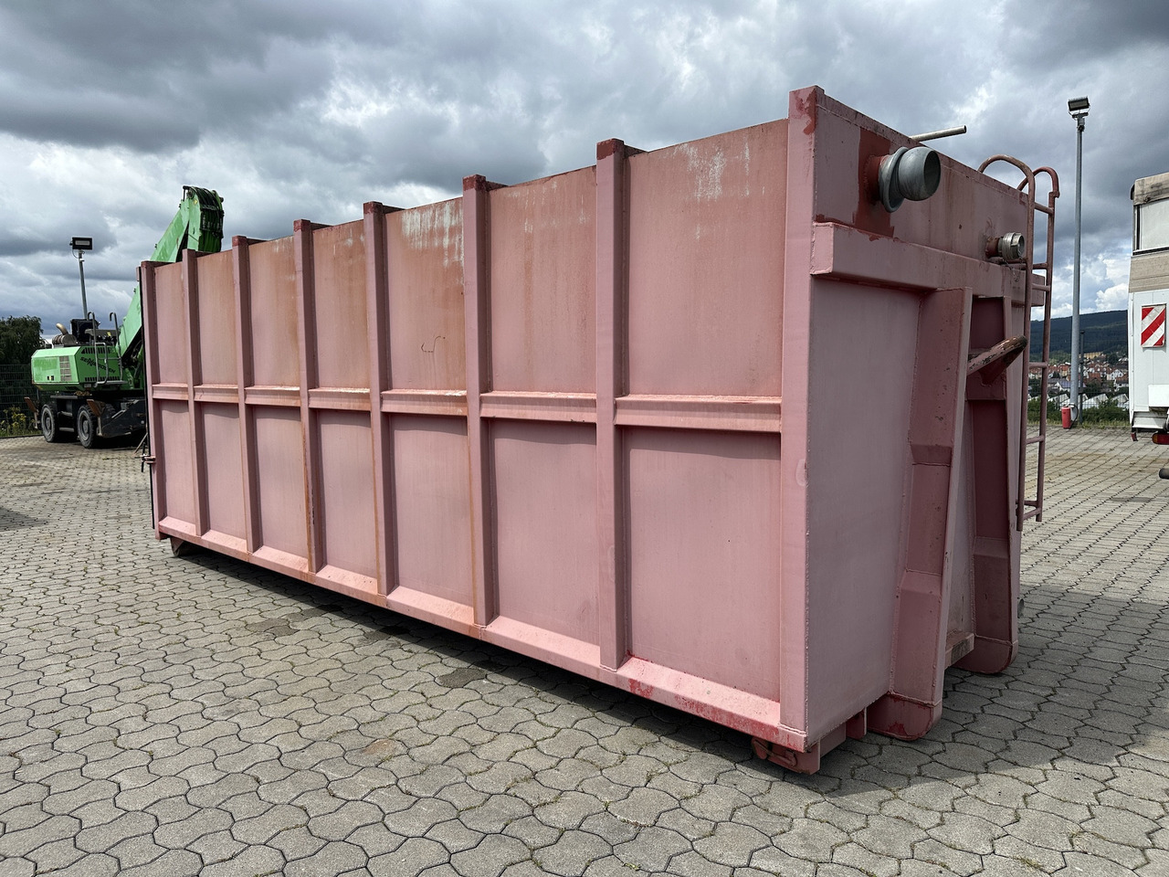 Mercedes-Benz Wassercontainer Mulde 30 cbm Silo für Abrollkipper - Lastebil: bilde 1 Mercedes-Benz Wassercontainer Mulde 30 cbm Silo für Abrollkipper - Lastebil: bilde 1