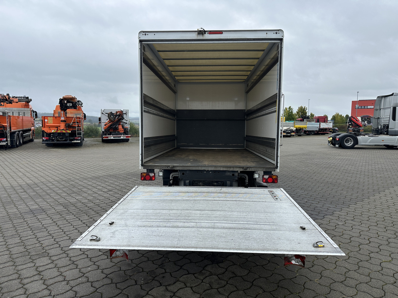 Mercedes-Benz Sprinter 319 CDI Koffer   LBW   RFK   SH Tempomat - Varebil med skap: bilde 4 Mercedes-Benz Sprinter 319 CDI Koffer   LBW   RFK   SH Tempomat - Varebil med skap: bilde 4