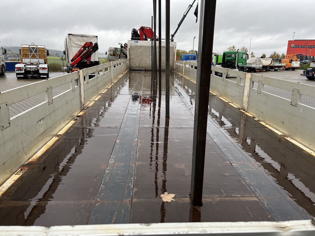 Meusburger MPS-3 Auflieger mit Kran HMF 1510 K-4 Lenkachse - Åpen semitrailer: bilde 2 Meusburger MPS-3 Auflieger mit Kran HMF 1510 K-4 Lenkachse - Åpen semitrailer: bilde 2