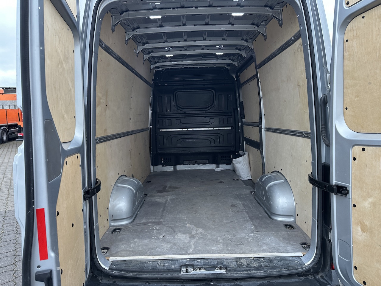 VW Crafter 2.0 TDI Kasten hoch AHK RFK PDC FSE BT - Varebil: bilde 2 VW Crafter 2.0 TDI Kasten hoch AHK RFK PDC FSE BT - Varebil: bilde 2