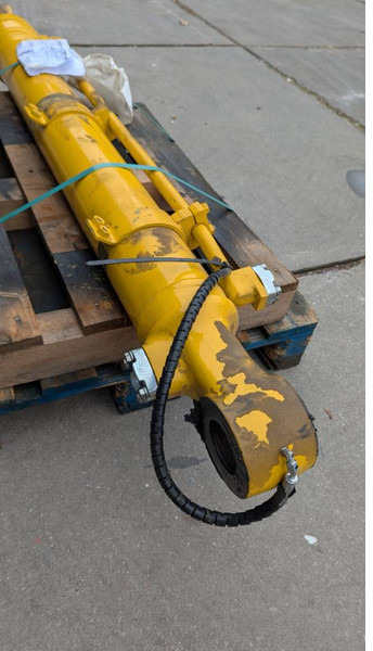 Komatsu PC210LC-10 / -11 - BUCKET CYLINDER - 707-E1-01300 - Beltegraver: bilde 5 Komatsu PC210LC-10 / -11 - BUCKET CYLINDER - 707-E1-01300 - Beltegraver: bilde 5