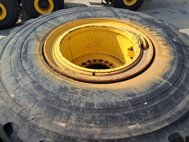 Komatsu WA380 4x RIM ASSY 423-30-62201 - Dekk og felger for Bygg og anlegg: bilde 1 Komatsu WA380 4x RIM ASSY 423-30-62201 - Dekk og felger for Bygg og anlegg: bilde 1