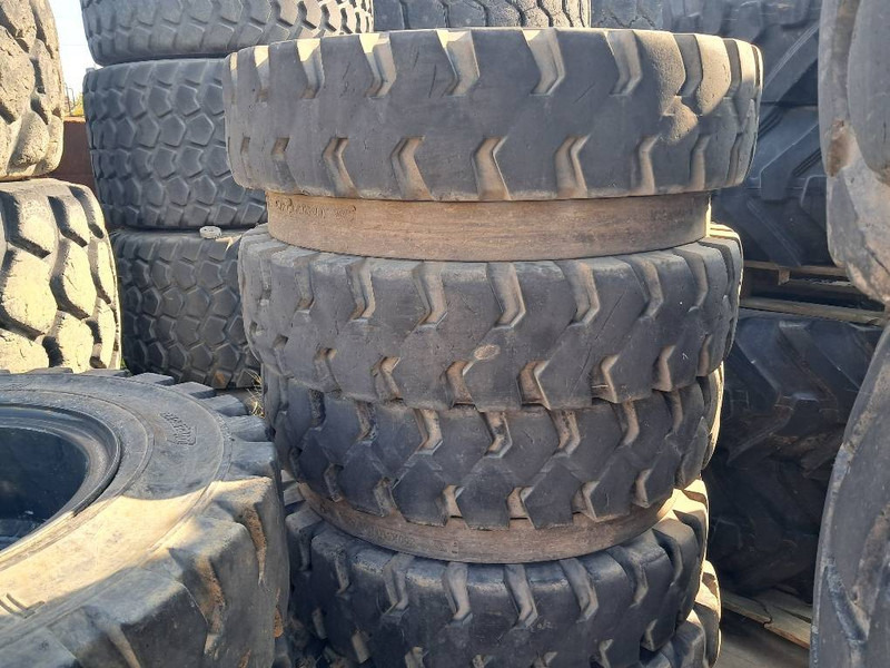 Trelleborg Excavator 10.00-20 SOLID (8 tyres) - Dekk og felger for Bygg og anlegg: bilde 2 Trelleborg Excavator 10.00-20 SOLID (8 tyres) - Dekk og felger for Bygg og anlegg: bilde 2