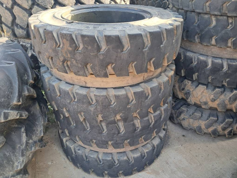 Trelleborg Excavator 10.00-20 SOLID (8 tyres) - Dekk og felger for Bygg og anlegg: bilde 1 Trelleborg Excavator 10.00-20 SOLID (8 tyres) - Dekk og felger for Bygg og anlegg: bilde 1