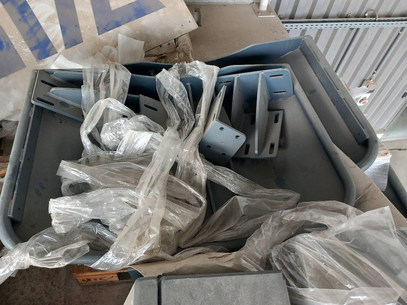 Komatsu PW158-11 MUDGUARDS - Utstyr for Bygg og anlegg: bilde 3 Komatsu PW158-11 MUDGUARDS - Utstyr for Bygg og anlegg: bilde 3