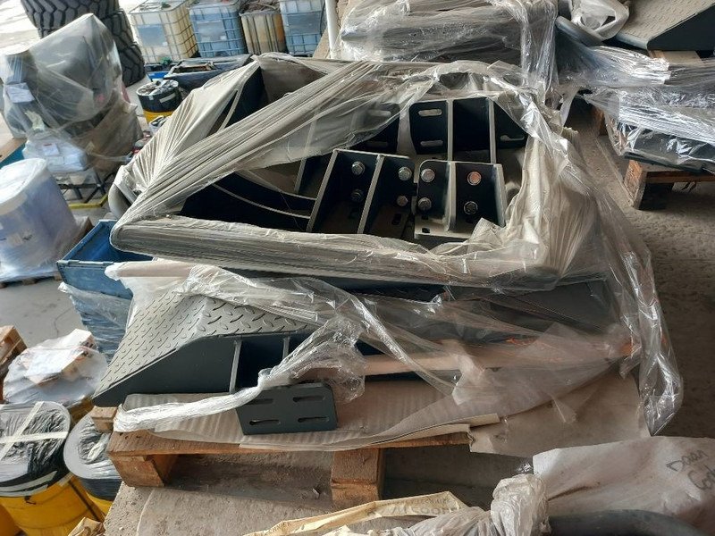 Komatsu PW158-11 MUDGUARDS - Utstyr for Bygg og anlegg: bilde 3 Komatsu PW158-11 MUDGUARDS - Utstyr for Bygg og anlegg: bilde 3