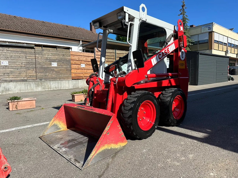 Case 1825 4x4 KOMPAKT / UNILADER mit Schaufel / Gabel - Kompakt beltelaster: bilde 4 Case 1825 4x4 KOMPAKT / UNILADER mit Schaufel / Gabel - Kompakt beltelaster: bilde 4