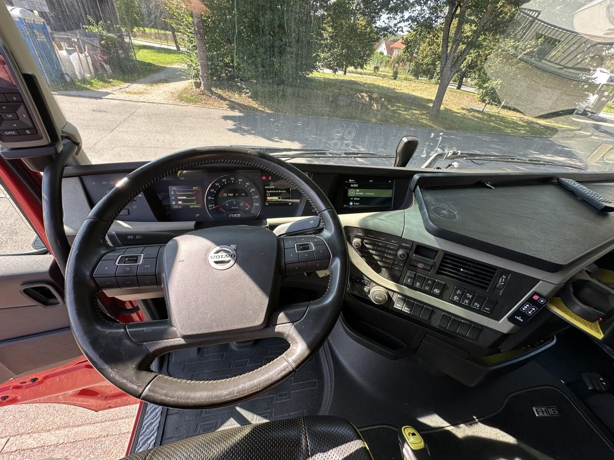 Interior photo 2: Lastebil med kjøl Volvo FH16 550 XL 8x2 Tief Kühlkoffer ThermoKing LBW