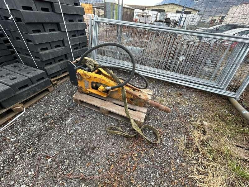 MONTABERT PELLE 8 TONNES / TRACTOPELLE - Hydraulisk hammer: bilde 3 MONTABERT PELLE 8 TONNES / TRACTOPELLE - Hydraulisk hammer: bilde 3