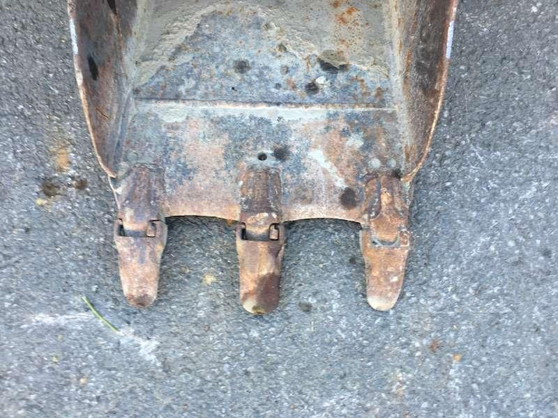 VOLVO 360mm - pelles 2,5 Tonnes - Gravemaskinskuffe: bilde 2 VOLVO 360mm - pelles 2,5 Tonnes - Gravemaskinskuffe: bilde 2