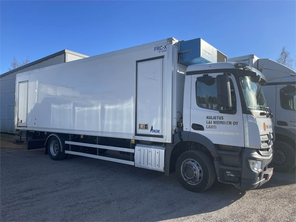 Mercedes-Benz Antos 1830L FRC kakslämpökori + PL-Nostin - Isotermisk lastebil: bilde 1 Mercedes-Benz Antos 1830L FRC kakslämpökori + PL-Nostin - Isotermisk lastebil: bilde 1