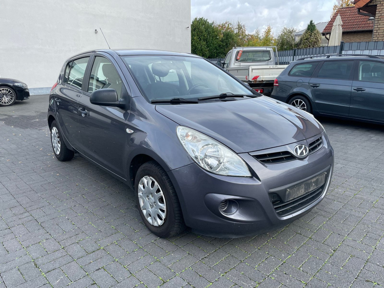 Hyundai i20 - Sedan: bilde 1 Hyundai i20 - Sedan: bilde 1