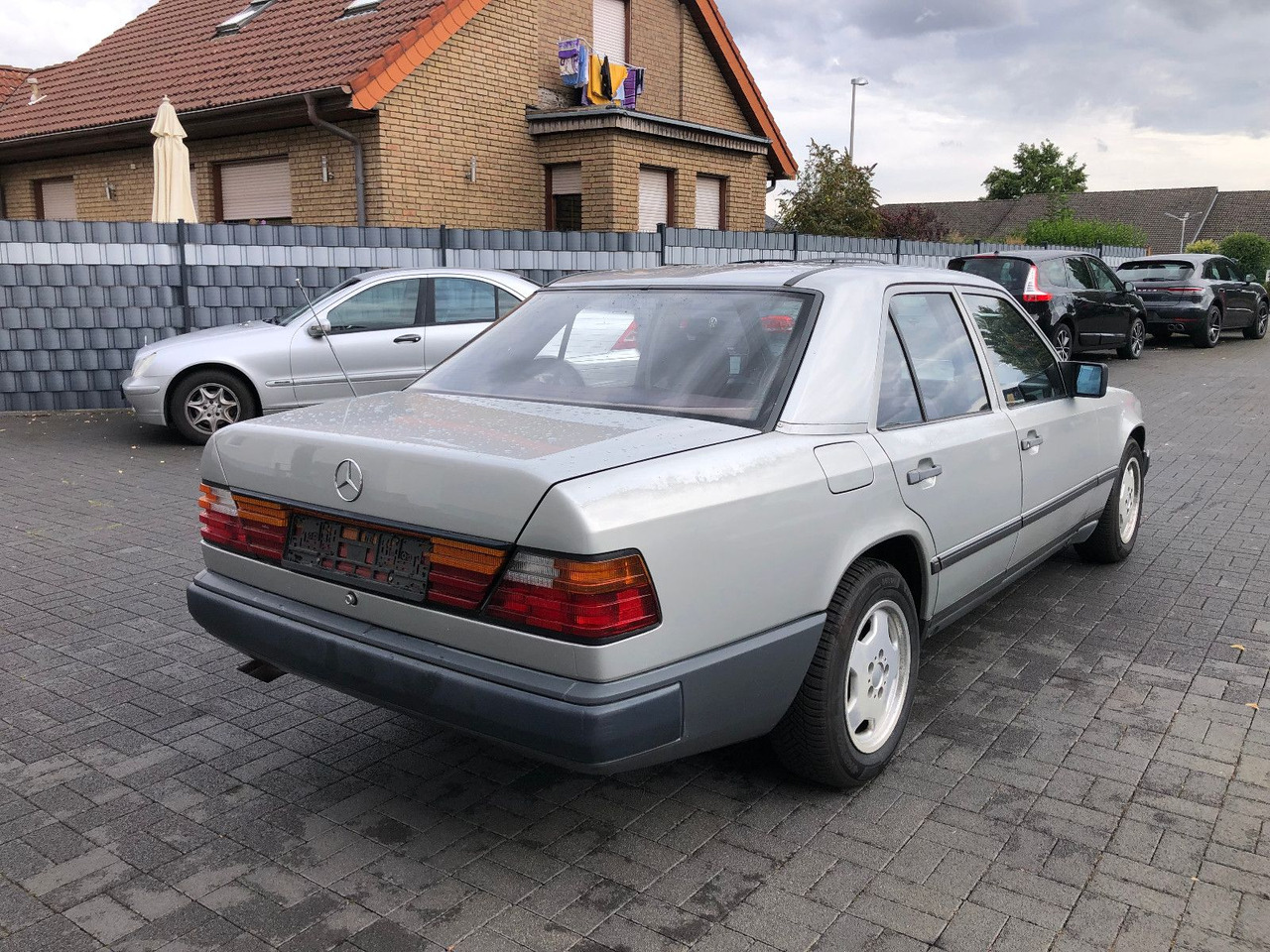 Mercedes-Benz W124 E 260 - Sedan: bilde 2 Mercedes-Benz W124 E 260 - Sedan: bilde 2