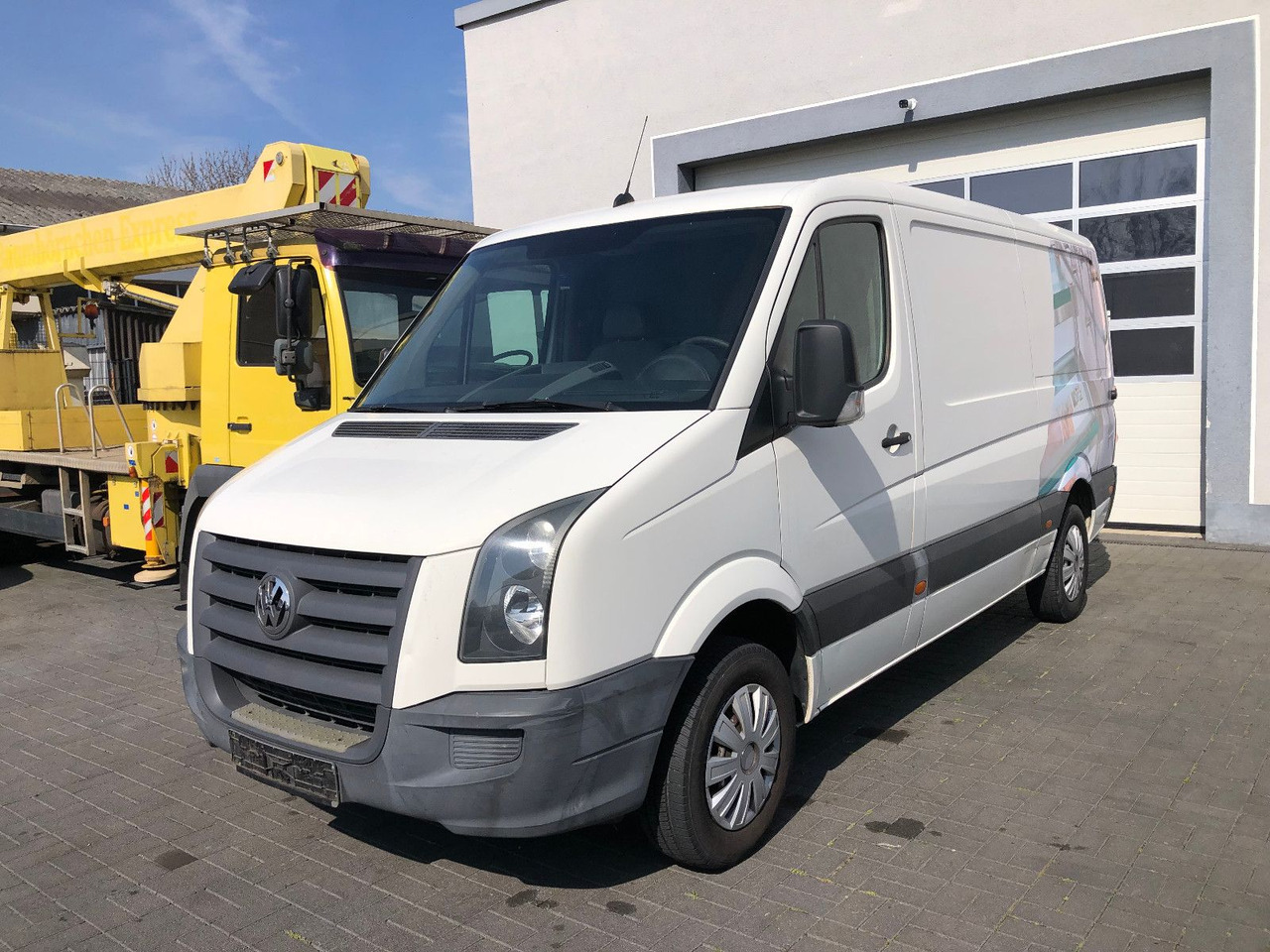 Volkswagen Crafter 2.5 TDI 30 mittel L2H1, Klima - Små varebil: bilde 1 Volkswagen Crafter 2.5 TDI 30 mittel L2H1, Klima - Små varebil: bilde 1