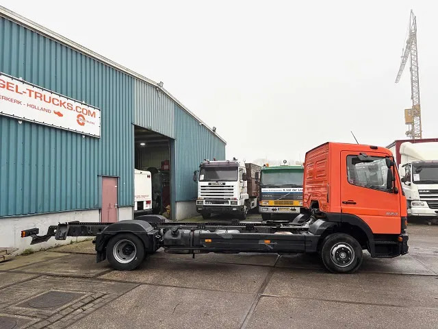 Mercedes-Benz Atego 823L DAY CAB (6-CILINDER) 4x2 CHASSIS (MANUAL GEARBOX / SPER DIFFERENTIAL / 6-CILINDER ENGINE) - Chassis lastebil: bilde 4 Mercedes-Benz Atego 823L DAY CAB (6-CILINDER) 4x2 CHASSIS (MANUAL GEARBOX / SPER DIFFERENTIAL / 6-CILINDER ENGINE) - Chassis lastebil: bilde 4