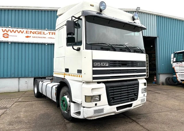 DAF 95.430 XF SPACECAB (EURO 2 / ZF16 MANUAL GEARBOX / ZF-INTARDER / AIRCONDITIONING) - Trekkvogn: bilde 3 DAF 95.430 XF SPACECAB (EURO 2 / ZF16 MANUAL GEARBOX / ZF-INTARDER / AIRCONDITIONING) - Trekkvogn: bilde 3