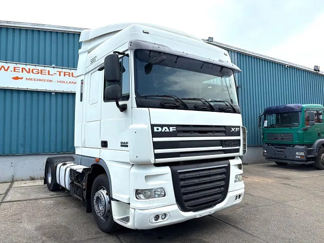 DAF XF 105.460 SPACECAB (4 IDENTICAL UNITS AVAILBLE) (ZF16 MANUAL GEARBOX / MX-BRAKE / 870+430 LITER TANK / FRIDGE / AIRCONDITIONING - Trekkvogn: bilde 2 DAF XF 105.460 SPACECAB (4 IDENTICAL UNITS AVAILBLE) (ZF16 MANUAL GEARBOX / MX-BRAKE / 870+430 LITER TANK / FRIDGE / AIRCONDITIONING - Trekkvogn: bilde 2