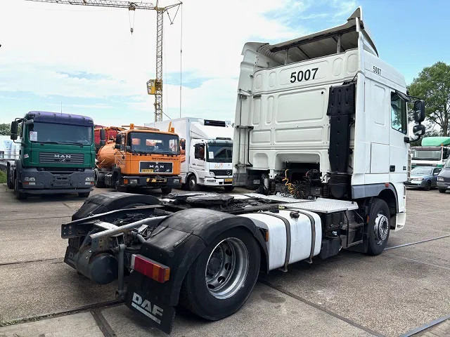 DAF XF 105.460 SPACECAB (4 IDENTICAL UNITS AVAILBLE) (ZF16 MANUAL GEARBOX / MX-BRAKE / 870+430 LITER TANK / FRIDGE / AIRCONDITIONING - Trekkvogn: bilde 3 DAF XF 105.460 SPACECAB (4 IDENTICAL UNITS AVAILBLE) (ZF16 MANUAL GEARBOX / MX-BRAKE / 870+430 LITER TANK / FRIDGE / AIRCONDITIONING - Trekkvogn: bilde 3