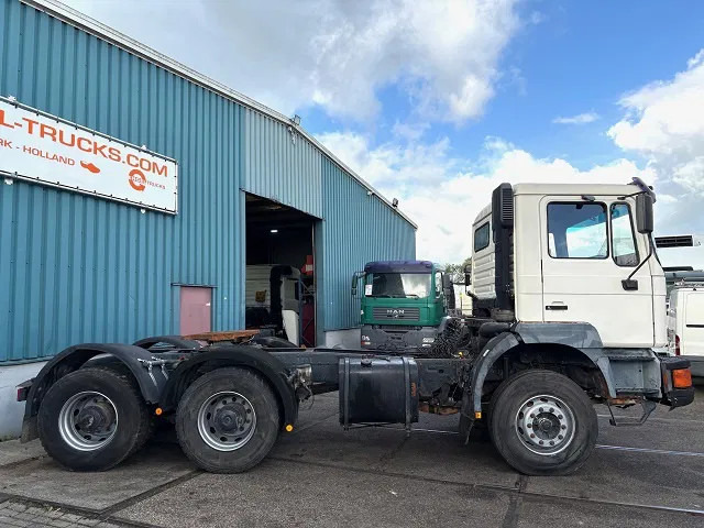 MAN 33.373 DFT 6x4 FULL STEEL SUSPENSION (13.000 AXLES / ZF16 MANUAL GEARBOX / REDUCTION AXLES / FULL STEEL SUSPENSION) - Trekkvogn: bilde 4 MAN 33.373 DFT 6x4 FULL STEEL SUSPENSION (13.000 AXLES / ZF16 MANUAL GEARBOX / REDUCTION AXLES / FULL STEEL SUSPENSION) - Trekkvogn: bilde 4